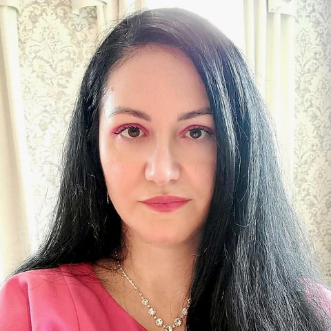 Nilda Salavaçi headshot