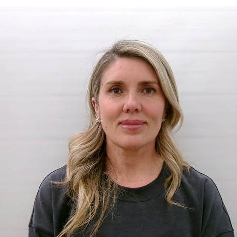 Denisa R.